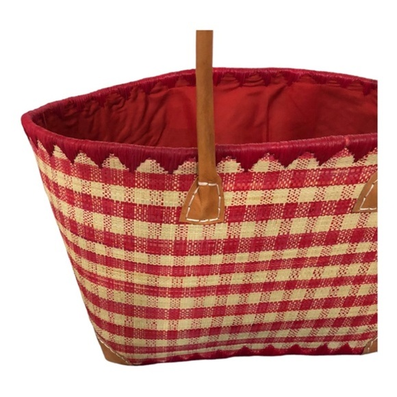 Red checkered Madagascar handcrafted structured raffia large straw wicker tote - Picture 3 of 12
